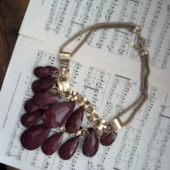 Elegant Burgundy Aldo Statement Necklace ⭐host pick ⭐ - Picture 8 of 9